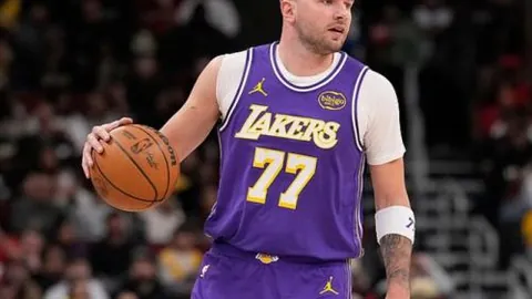 波神24分塔图姆三双表现，绿军客场击败篮网