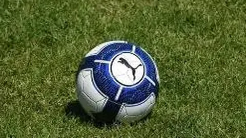 湖人勇士巅峰对决将至：30场战事未了，媒体聚焦冲刺阶段八大看点，领跑榜上对决激烈